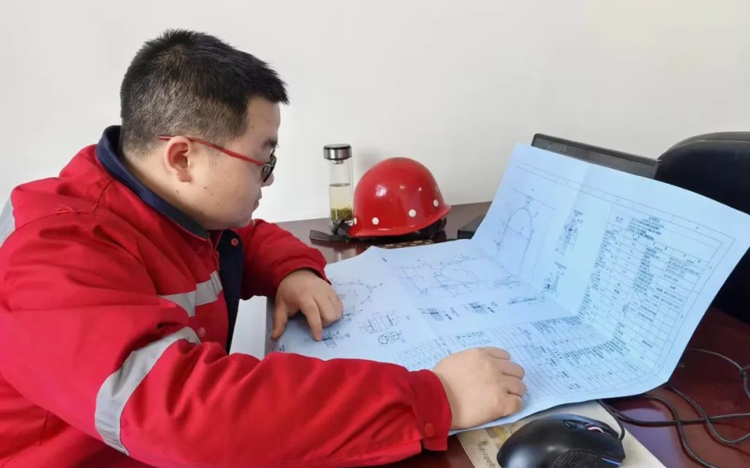 【管理標(biāo)兵】化機(jī)公司黃亞華：扎根一線勤鉆研，履職盡責(zé)勇?lián)?dāng)(圖2)