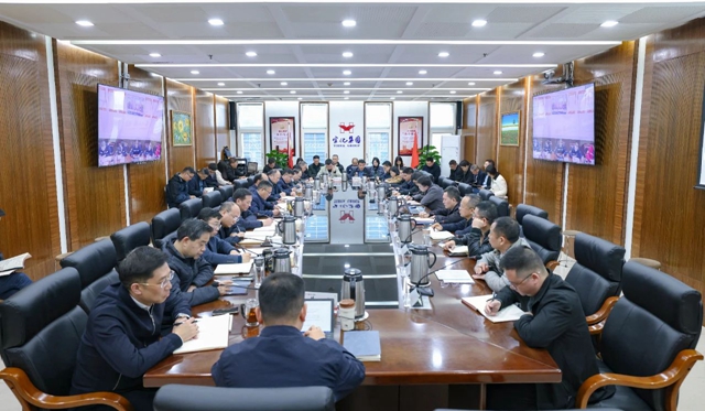 宜化集團領導班子深入貫徹中央八項規(guī)定精神學習教育讀書班舉行集體學習研討(圖1) 宜化集團領導班子深入貫徹中央八項規(guī)定精神學習教育讀書班舉行集體學習研討(圖1)