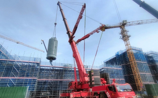 內(nèi)蒙古宜化聚合釜精準(zhǔn)吊裝完成 項(xiàng)目邁入建設(shè)新階段(圖1) 內(nèi)蒙古宜化聚合釜精準(zhǔn)吊裝完成 項(xiàng)目邁入建設(shè)新階段(圖1)