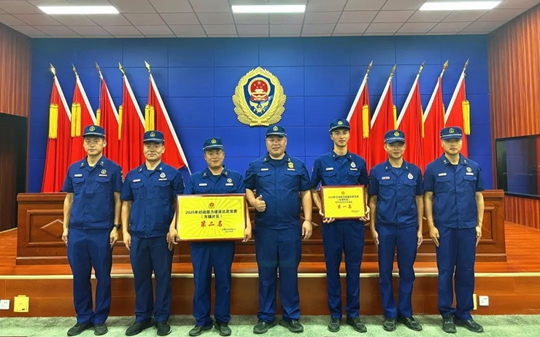 新疆宜化代表隊在自治區(qū)消防比武競賽中勇奪佳績(圖1) 新疆宜化代表隊在自治區(qū)消防比武競賽中勇奪佳績(圖1)