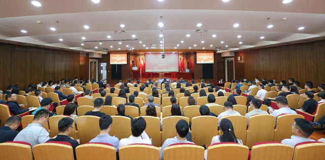 宜化集團黨委理論學(xué)習(xí)中心組舉行集體(擴大)學(xué)習(xí)(圖1) 宜化集團黨委理論學(xué)習(xí)中心組舉行集體(擴大)學(xué)習(xí)(圖1)