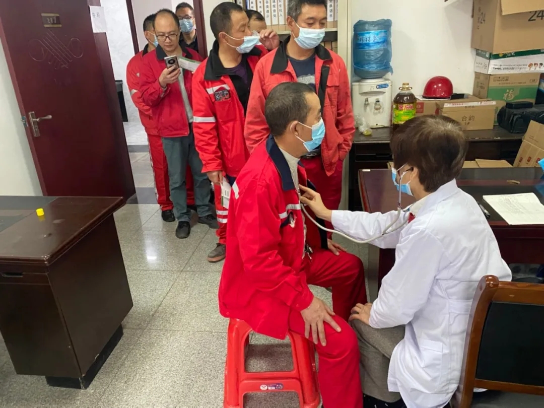 宜化化機:關(guān)愛職工健康 開展職業(yè)健康體檢(圖2) 宜化化機:關(guān)愛職工健康 開展職業(yè)健康體檢(圖2)