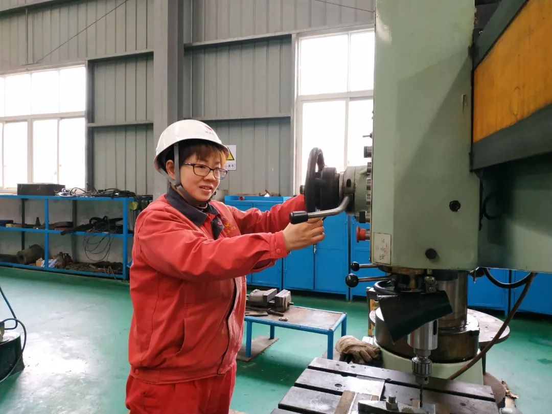 【風(fēng)采】潛心鉆研新技術(shù) 奮力建功新時代(圖3) 圖片