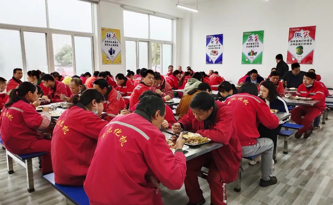 【辦實(shí)事】化機(jī)公司:聽(tīng)心聲解難題 為職工服好務(wù)(圖2) 圖片