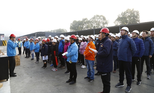 熱火朝天！集團總部140余人到股份公司氯堿分廠開展勞動