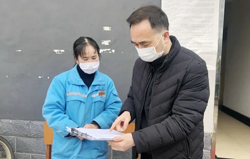 周金平先后到楚星公司、松滋肥業(yè)、實(shí)訓(xùn)基地和股份公司檢查疫情防控工作