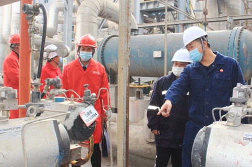 國(guó)務(wù)院安委辦?；分攸c(diǎn)縣專家組到新疆天運(yùn)開展安全生產(chǎn)指導(dǎo)服務(wù)工作