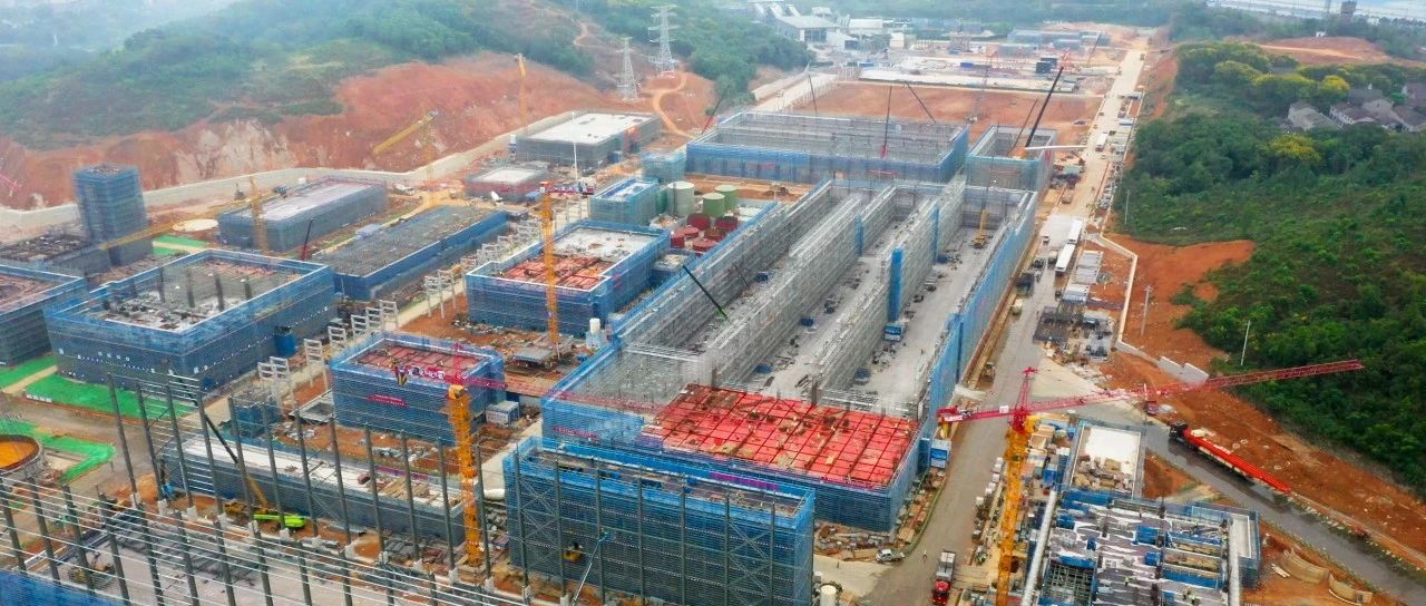 化機(jī)公司黨委書記、董事長(zhǎng)、總經(jīng)理?xiàng)钪袧傻巾?xiàng)目現(xiàn)場(chǎng)檢查工作